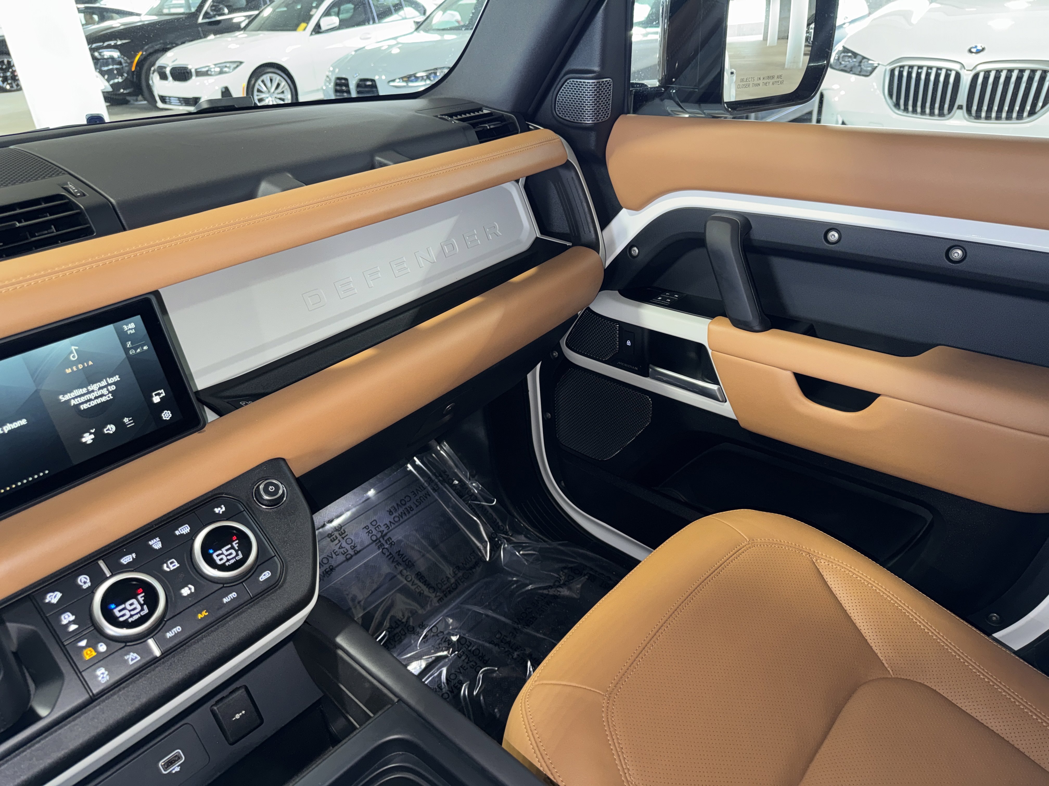 Used 2024 Fuji White Land Rover SE image 30