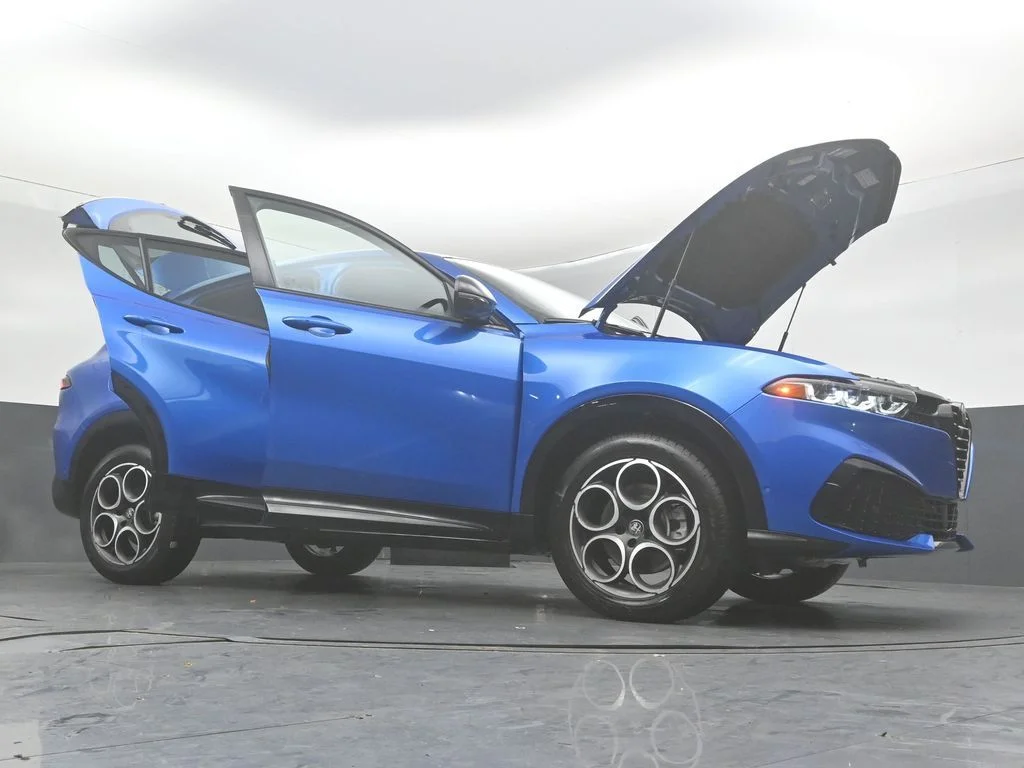 New 2026 Misano Blue Metallic Exterior Paint Alfa Romeo Base image 50