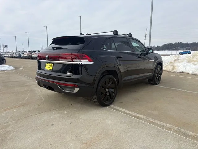 New 2026 Black Volkswagen 2.0T SE w/Technology image 11
