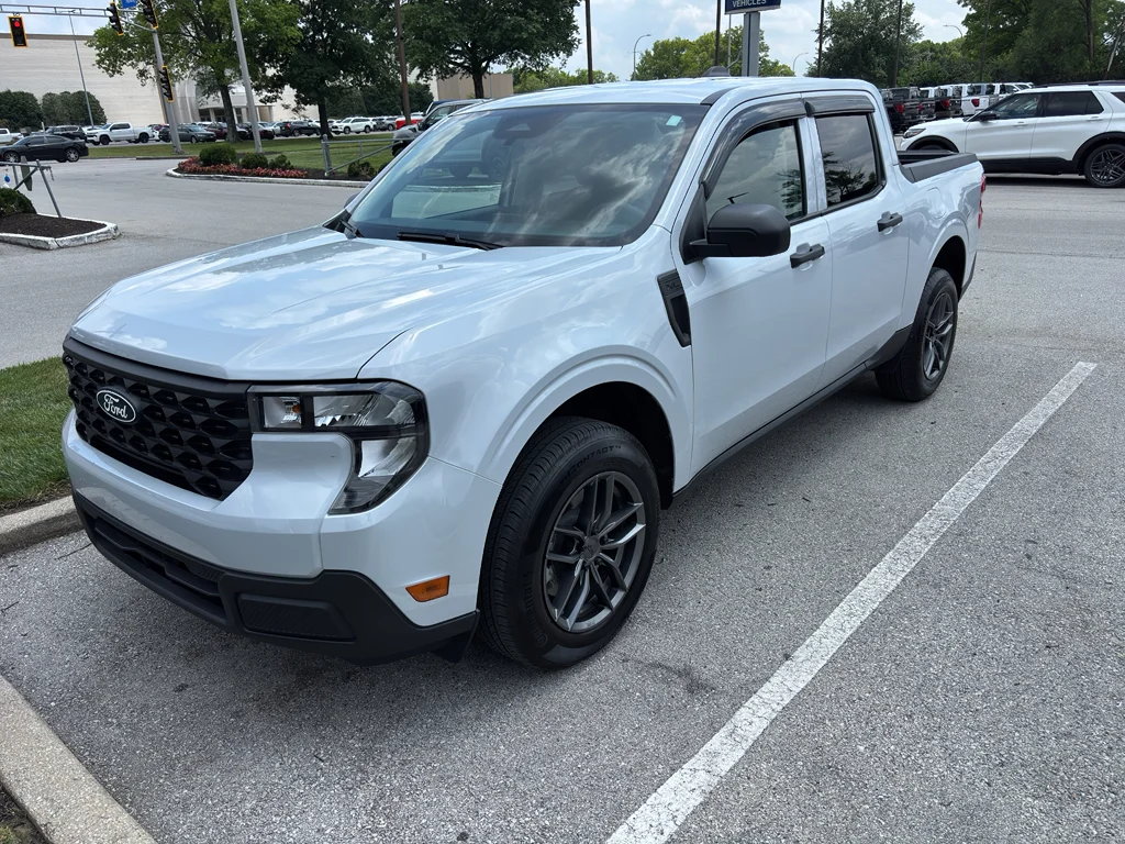 Used 2025 Space White Metallic Ford XL image 2