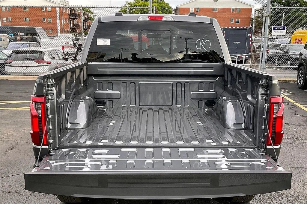 New 2026 Carbonized Gray Metallic Ford XLT image 27