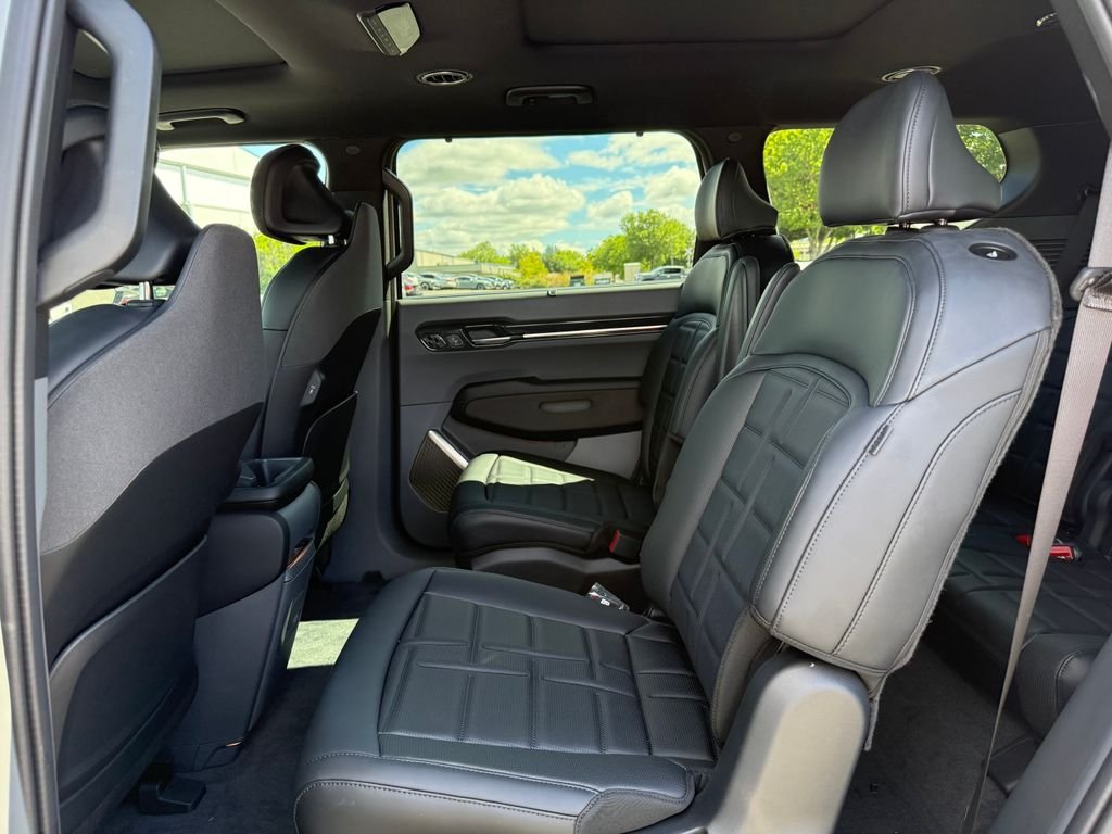 New 2026 Glacial White Kia Land AWD image 15