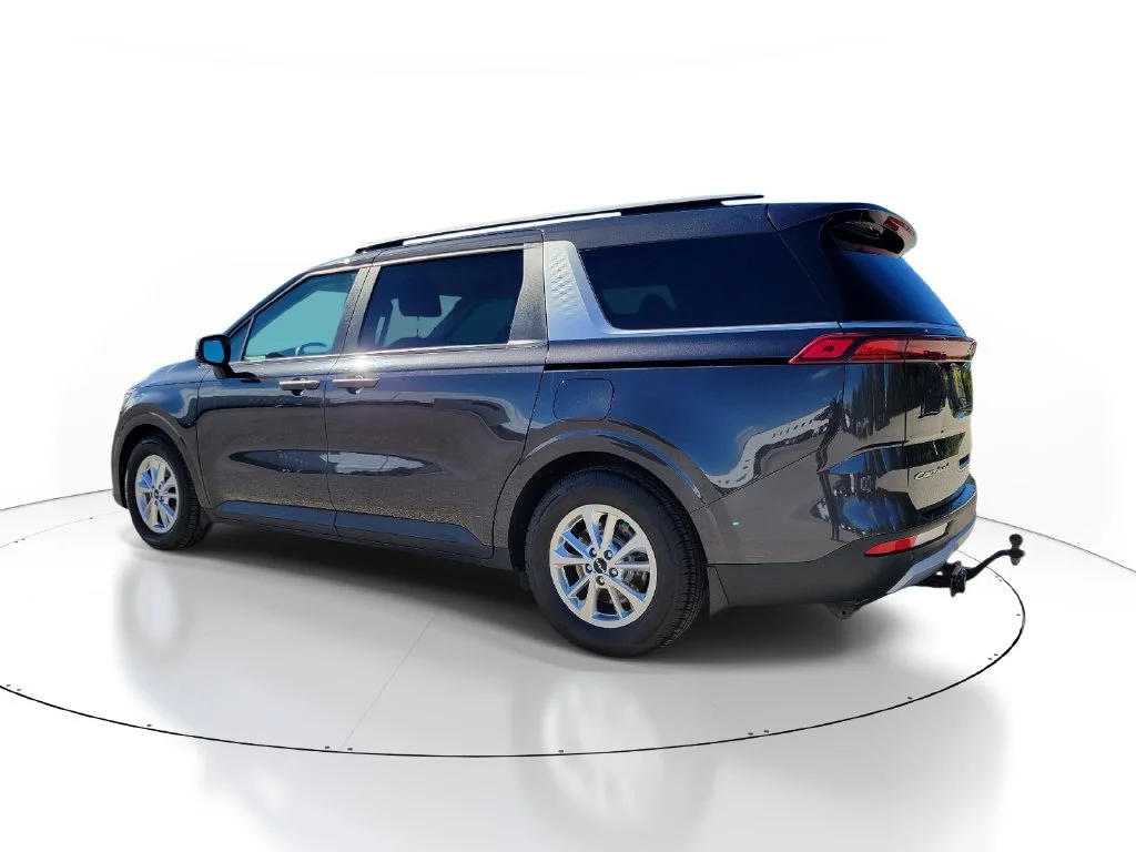 Used 2022  Kia LX image 3