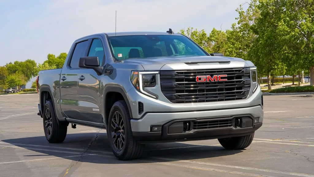 New 2026 Sterling Metallic GMC Elevation image 5
