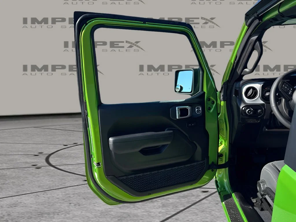 Used 2025 Green Jeep Sport S image 21