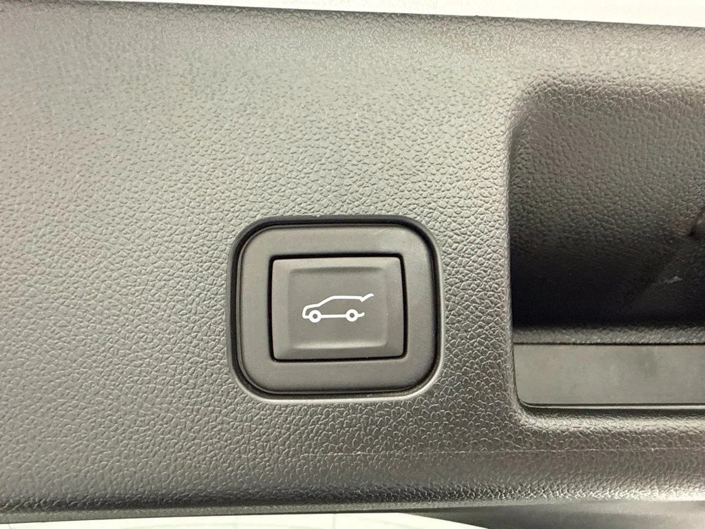 Used 2024 White Chevrolet LT image 11