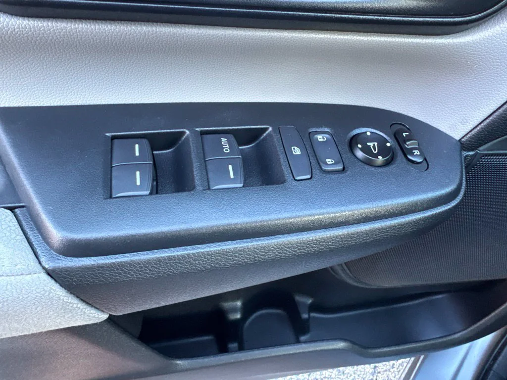 Used 2020  Honda LX image 17