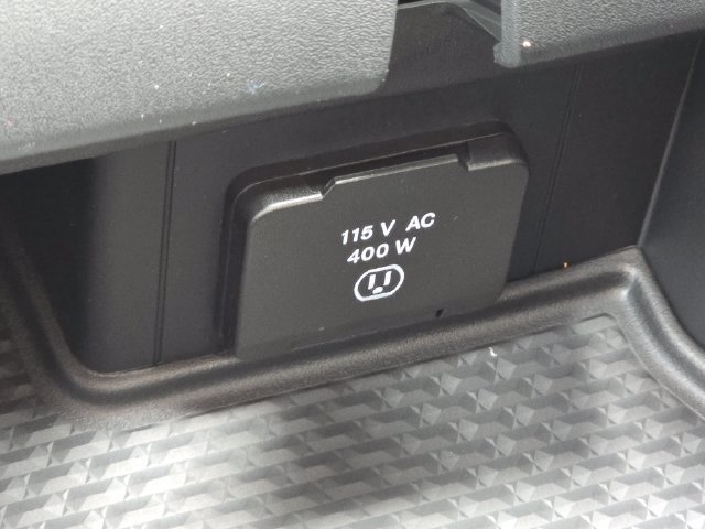 New 2026 Bright White Clear-Coat Exterior Paint RAM Laramie image 18
