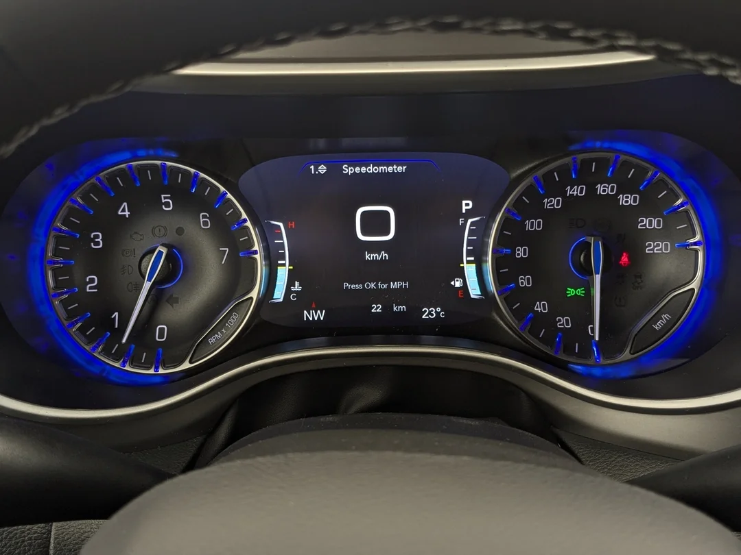 New 2027 Black Chrysler Select - - FWD - Stow n Go Seating - Adaptive Cruise - Blind-Spot - Apple CarPlay & More! image 18