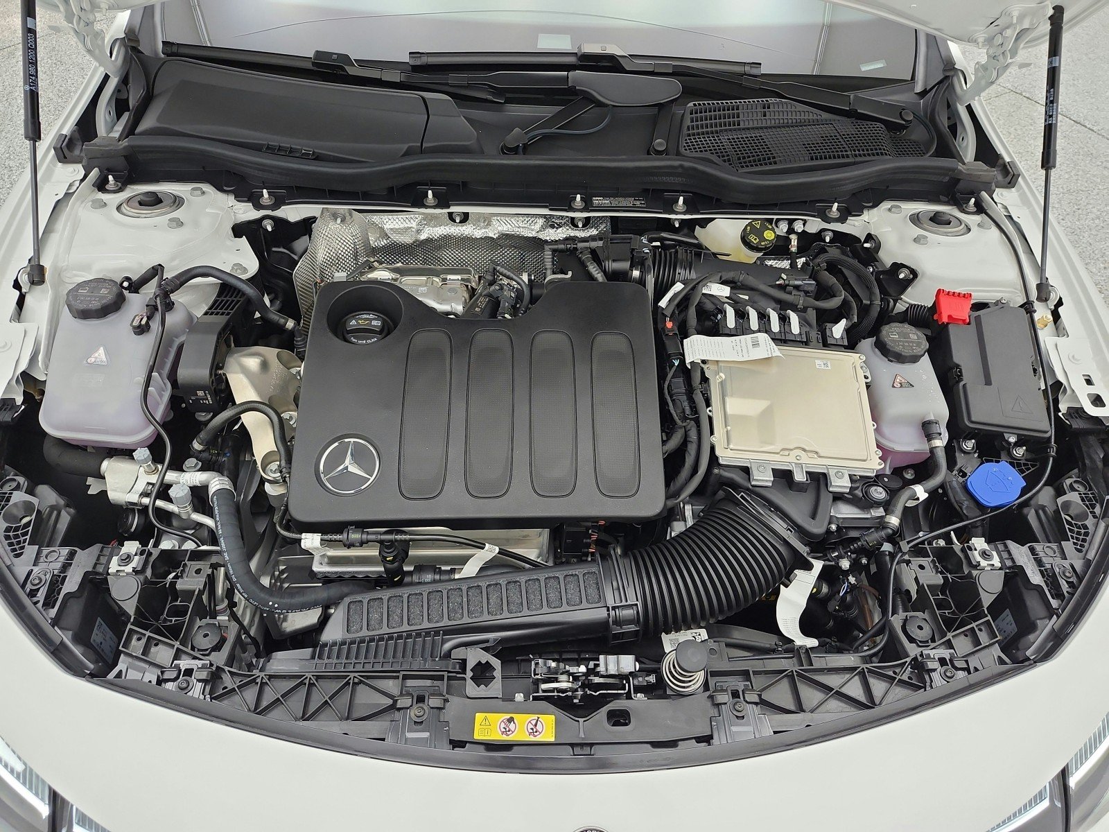 New 2027 Polar White Mercedes-Benz CLA 220 Hybrid image 12