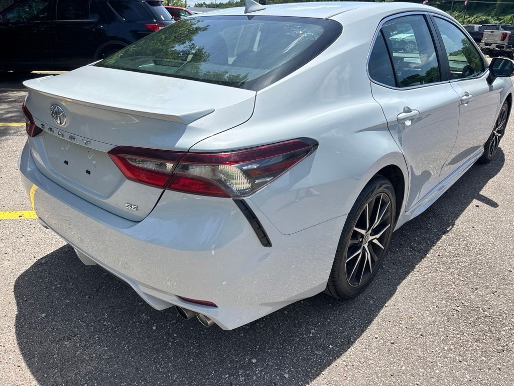 Used 2023 Ice Toyota SE image 13