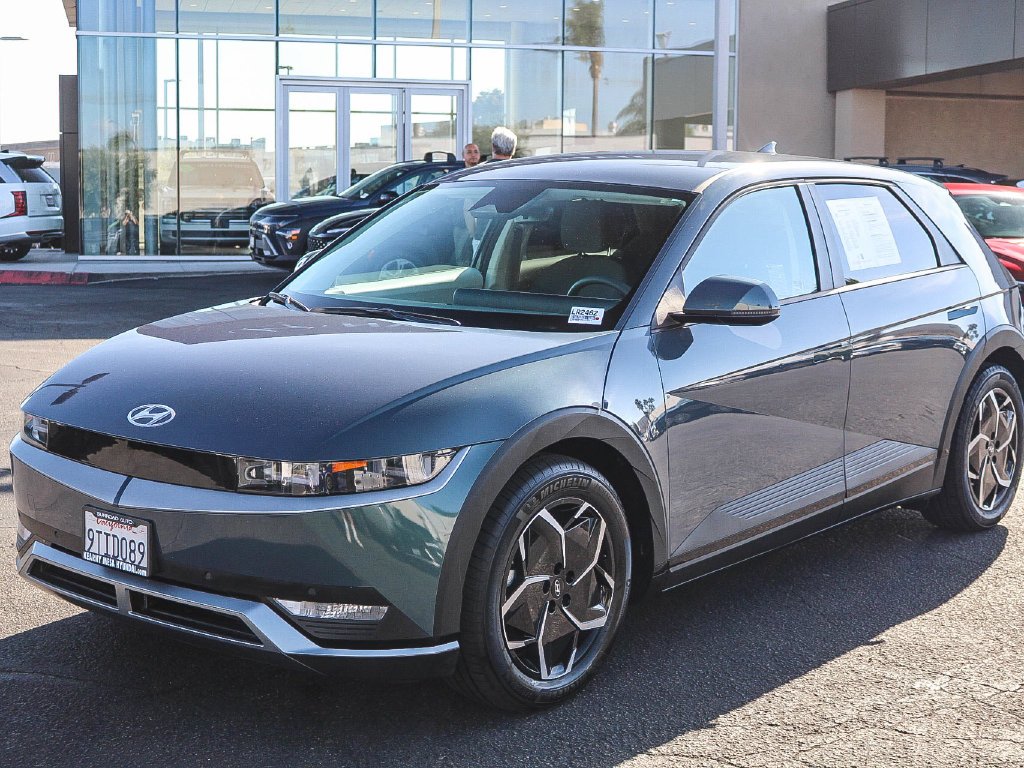 Used 2024 Green Hyundai SEL image 3