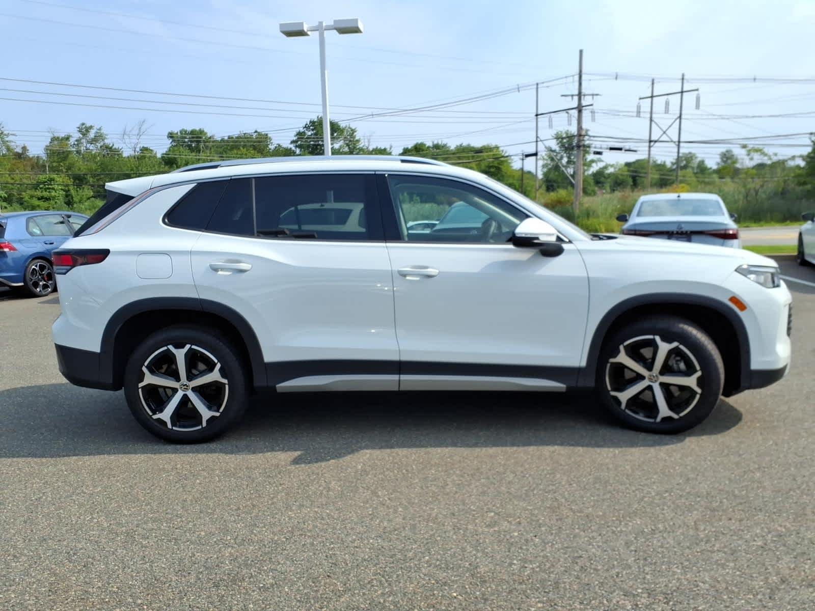 Certified Used 2025 Pure White Volkswagen SE image 4