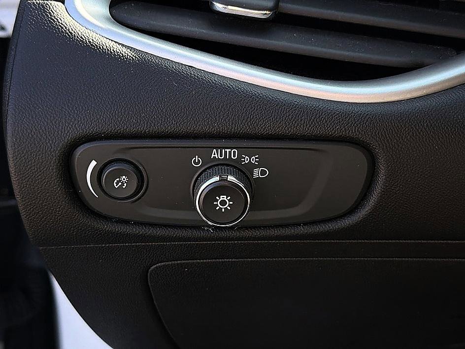 Used 2024 Summit White Chevrolet LT image 20