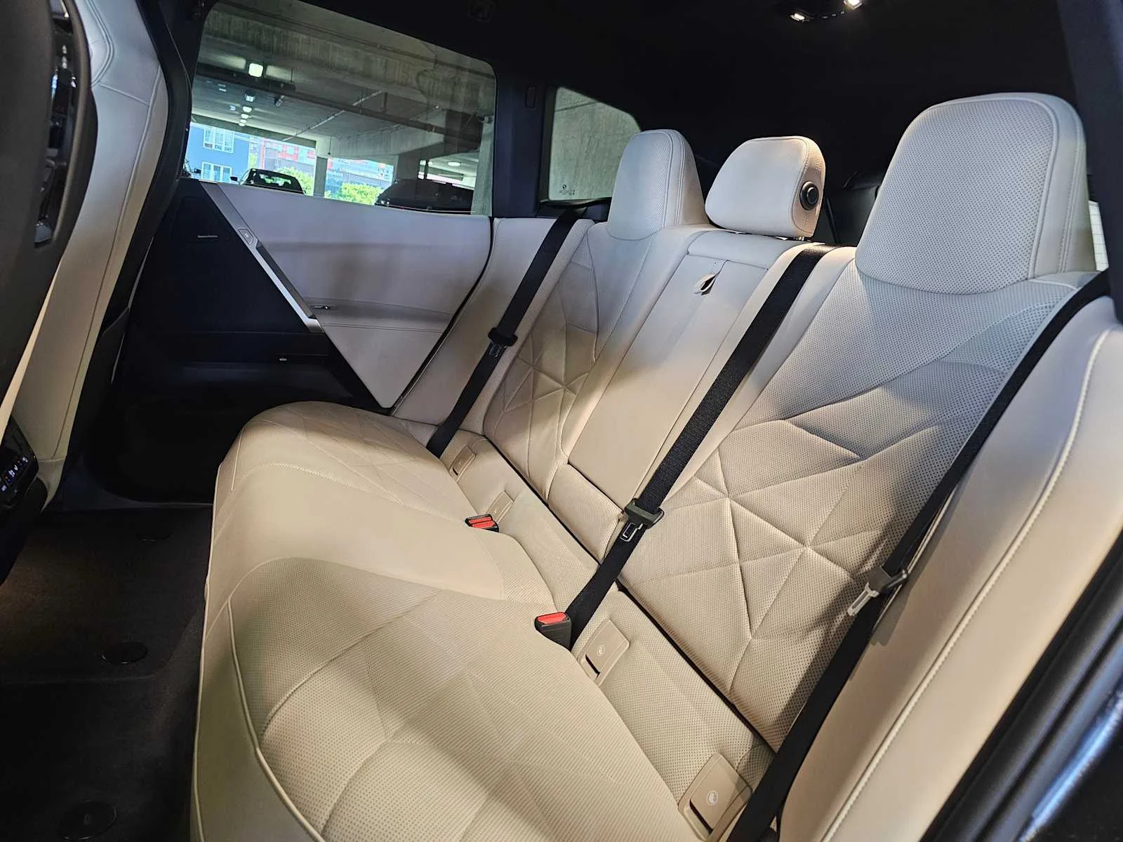 Certified Used 2024 Alpine White BMW xDrive50 image 26