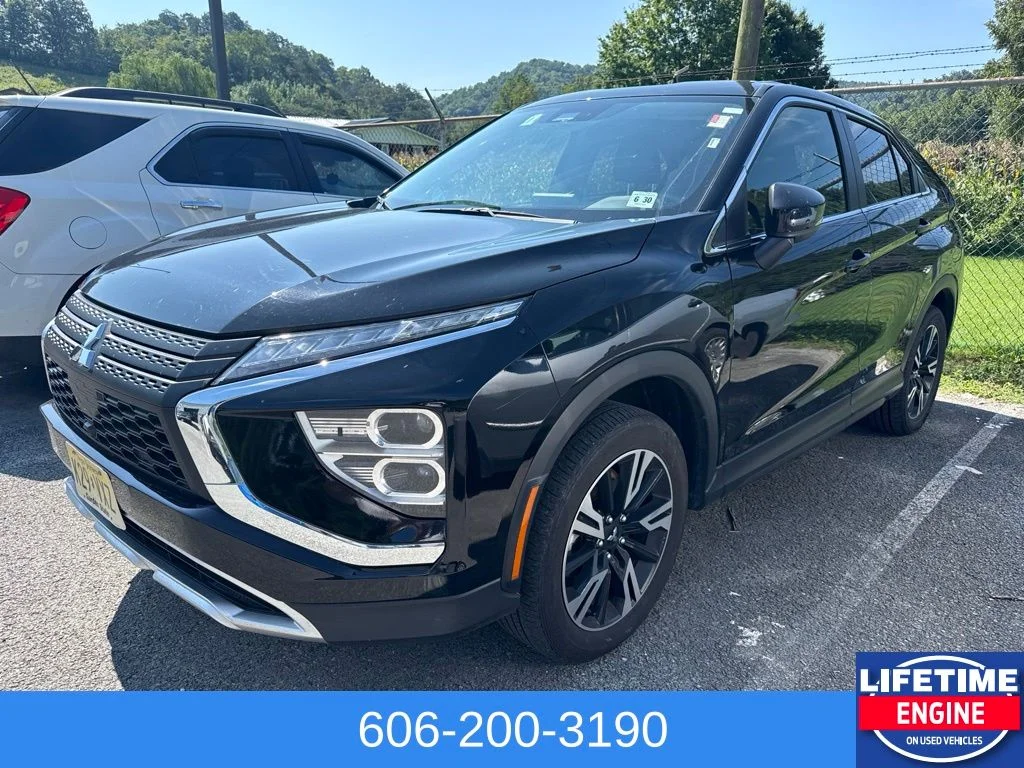 Used 2025  Mitsubishi SE image 1