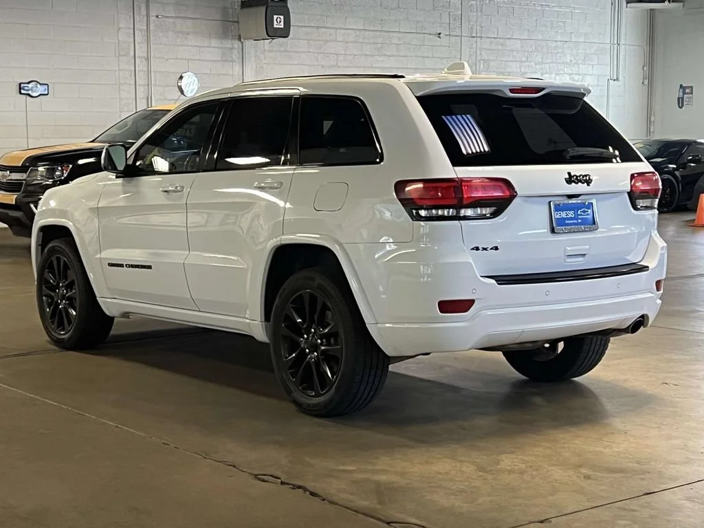 Used 2018 White Jeep Altitude 4x4 image 4