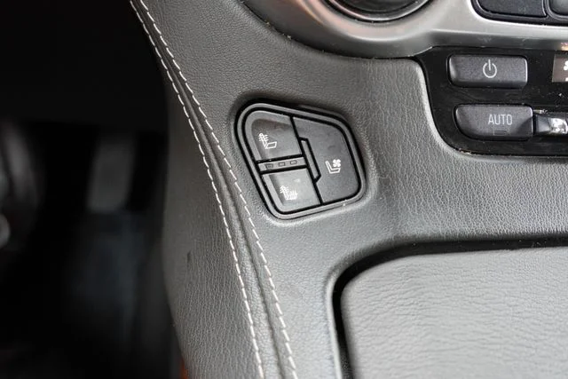 Used 2020 White Chevrolet Premier image 33
