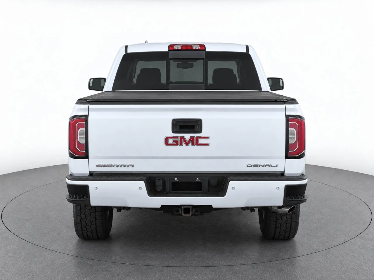 Used 2016 WHITE FROST TRICOAT GMC Denali image 7