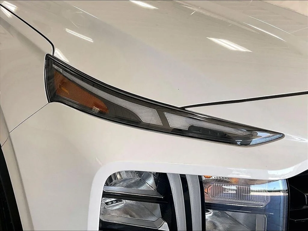 Used 2023 White Hyundai SEL image 32