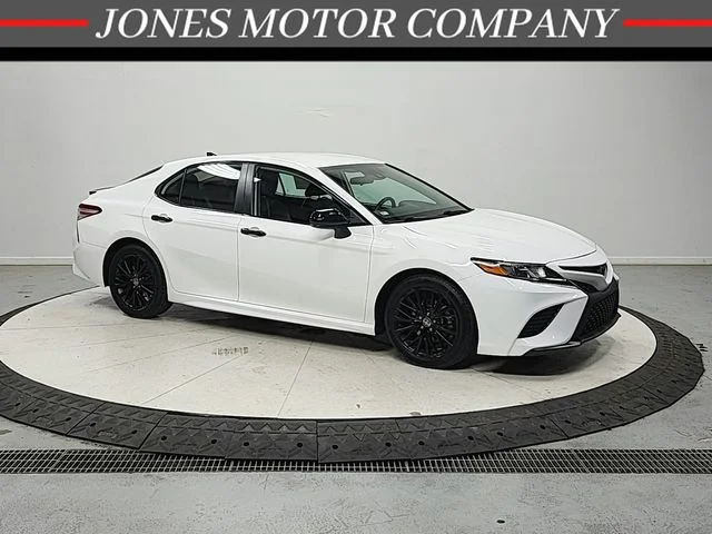 Used 2020 White Toyota SE Nightshade image 1