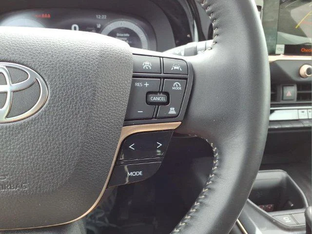 Certified Used 2025 OXYGEN WHITE Toyota  image 25