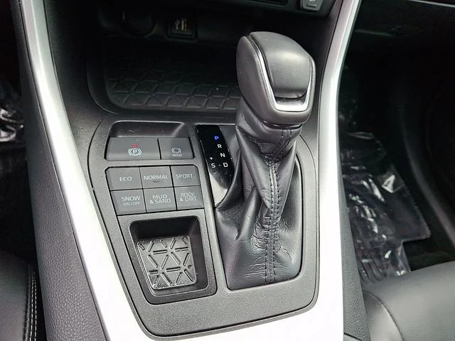 Used 2025 Blue Toyota XLE Premium image 16