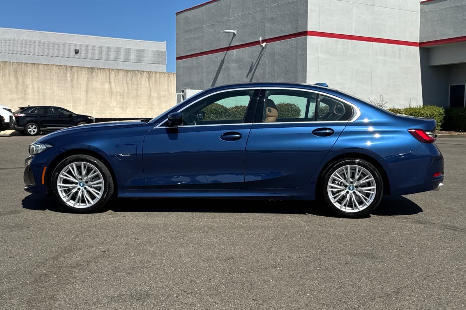 Used 2023 Phytonic Blue Metallic BMW 330e image 9