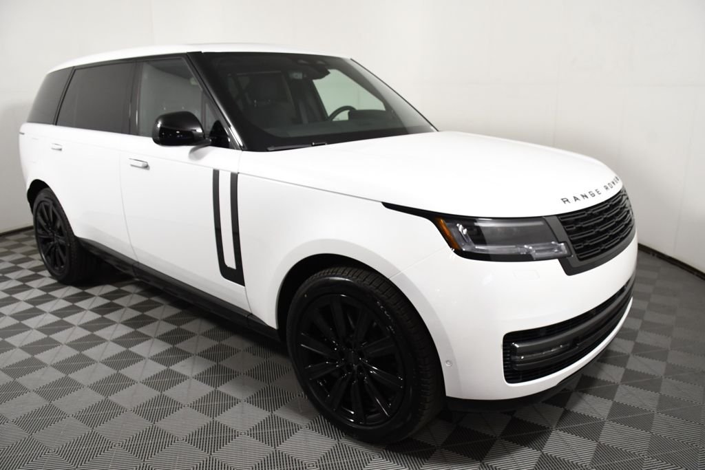 New 2026 Ostuni Perl Wh Land Rover SE image 8