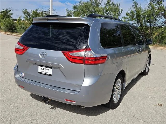 Used 2017 Predawn Gray Mica Toyota XLE 8 Passenger Front-wheel Drive Passenger image 4