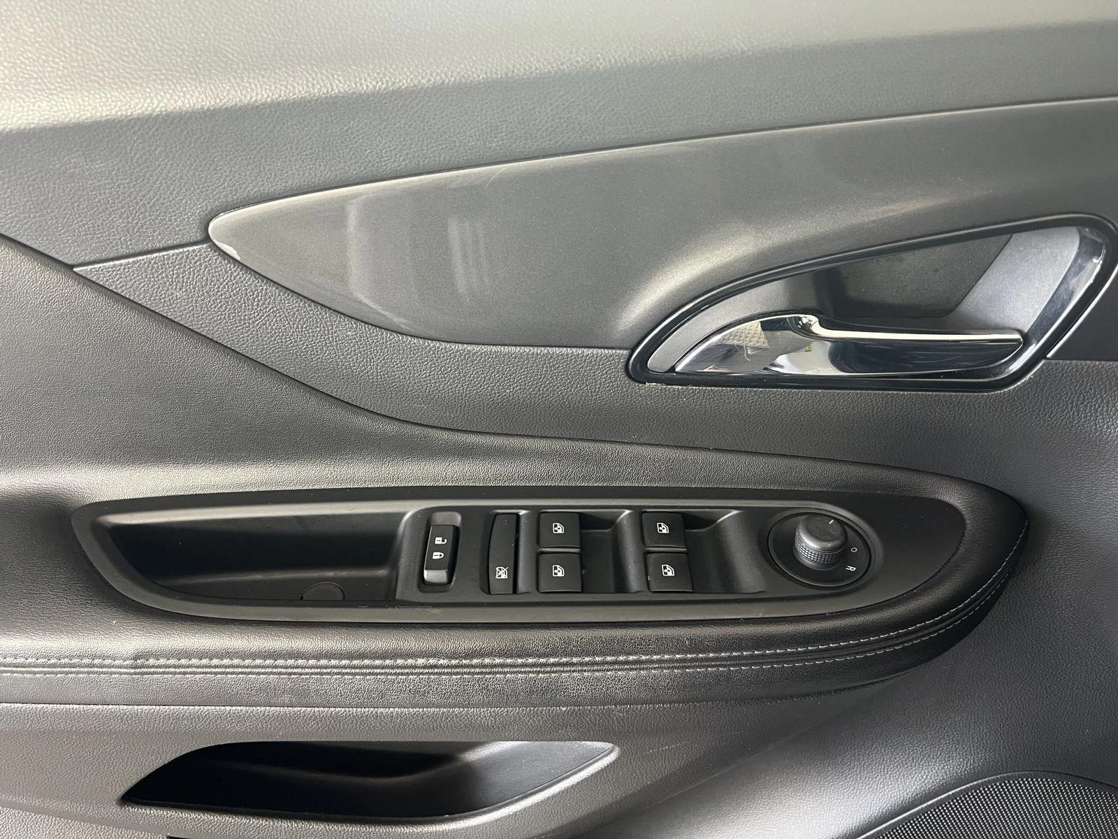 Used 2019 Summit White Buick Sport Touring image 13