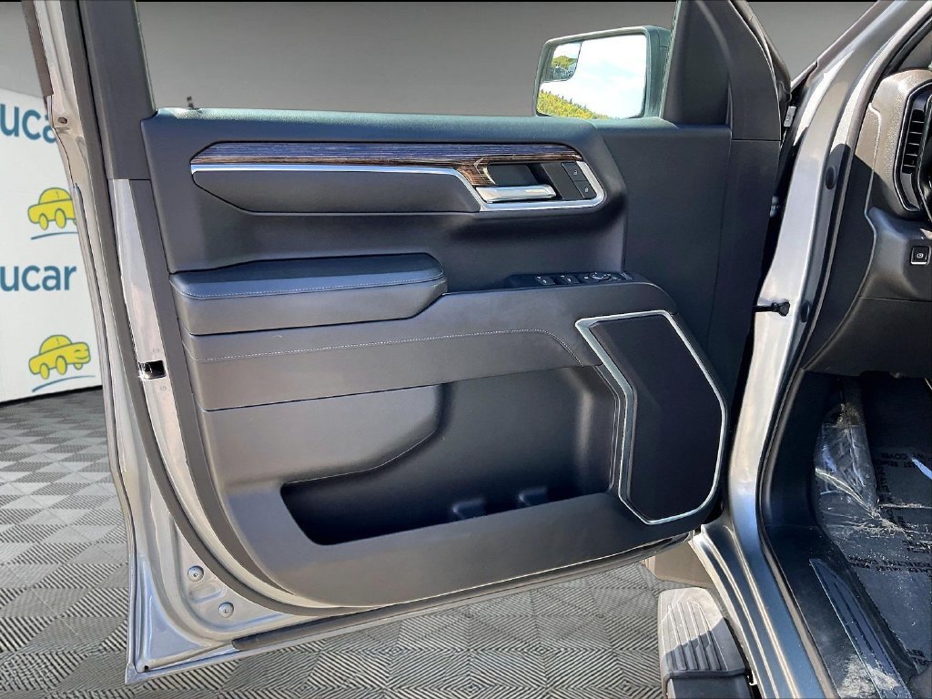 Used 2023 Sterling Metallic GMC Elevation image 9