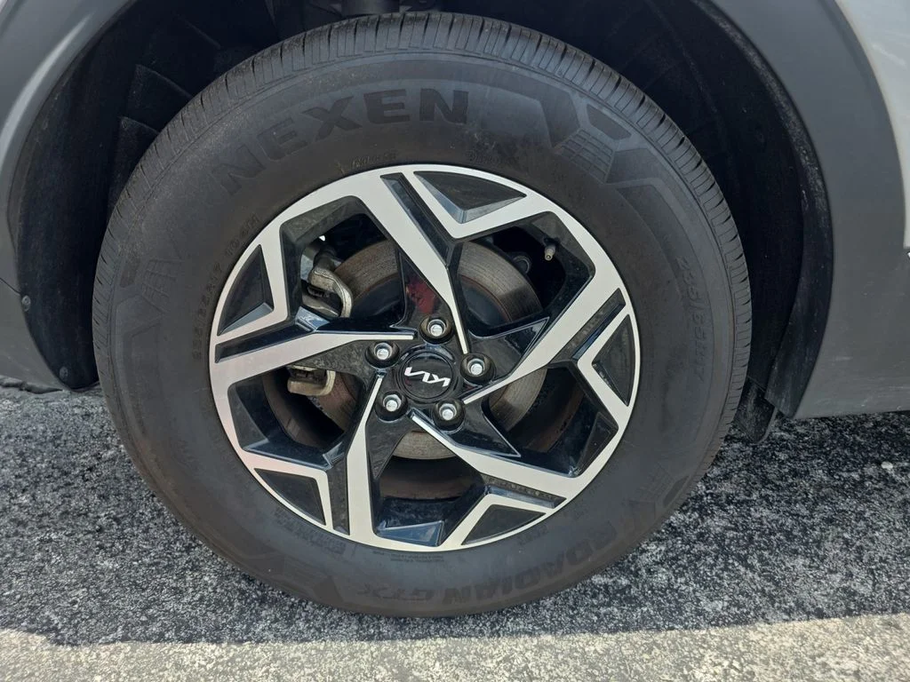2025 Kia Sportage LX - Photo 26