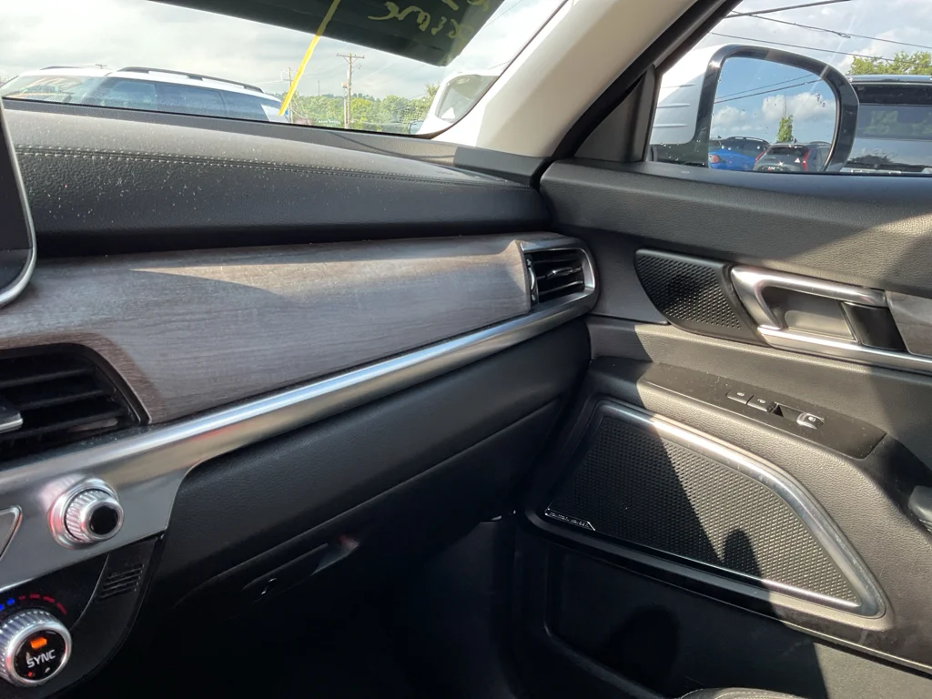 Used 2020 Snow White Pearl Kia SX image 24