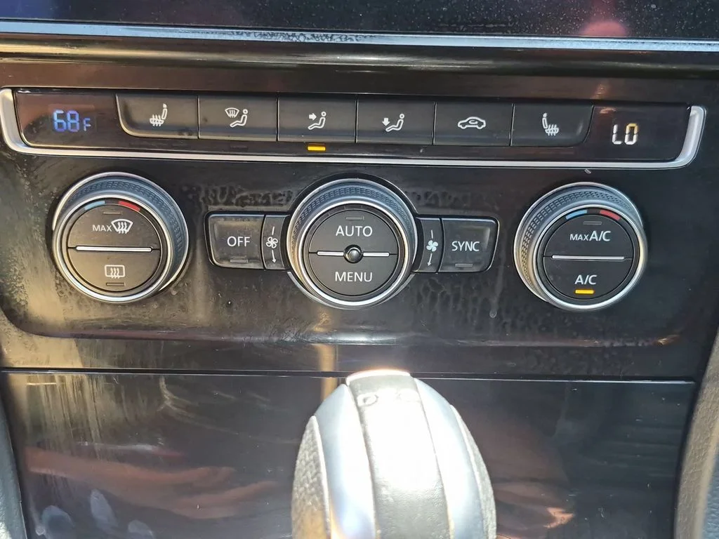 Used 2018  Volkswagen DCC & Navigation 4Motion image 20