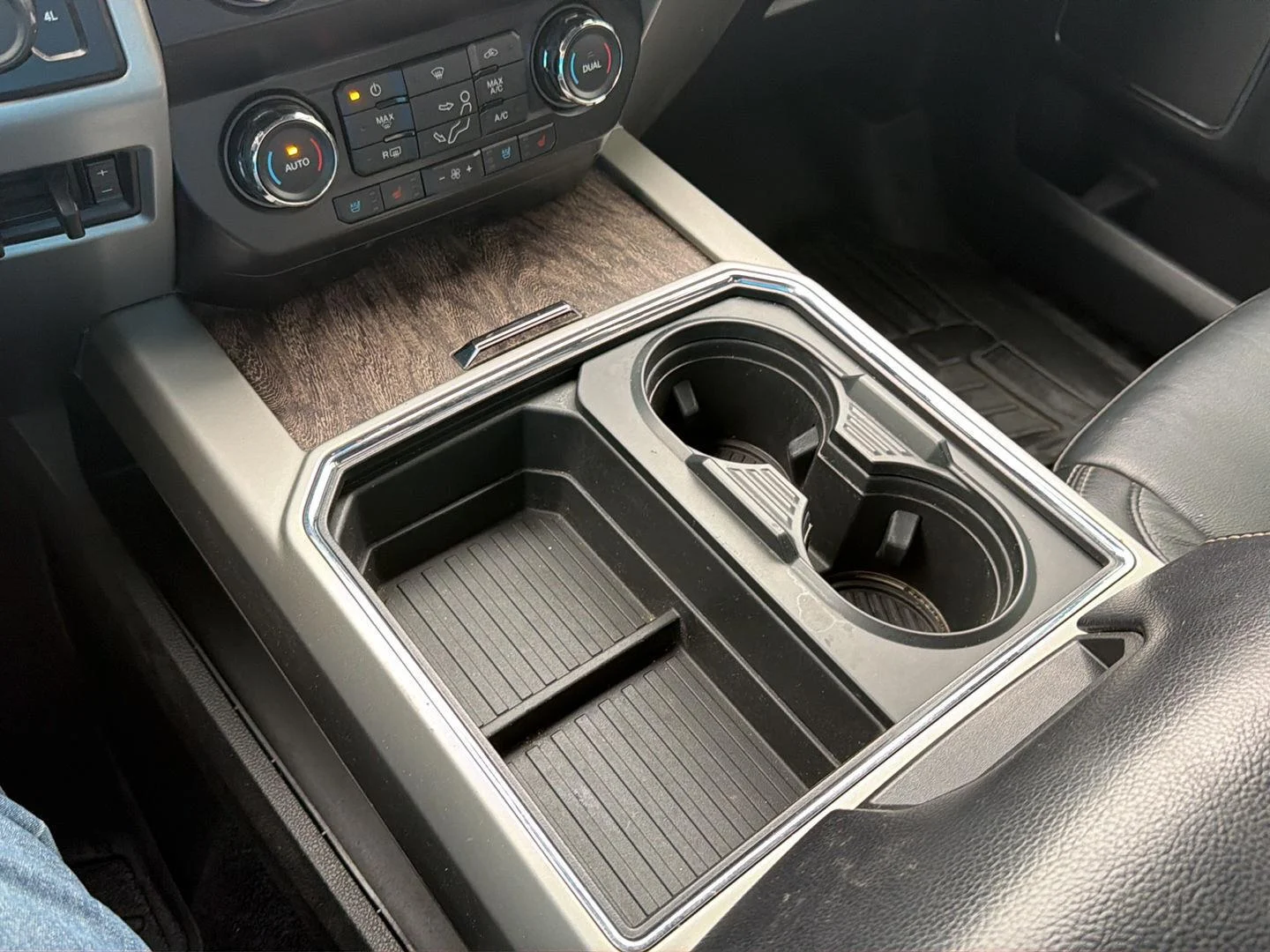 Used 2019 Magnetic Ford Lariat image 17