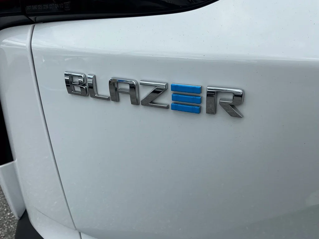 Used 2024 White Chevrolet LT image 25
