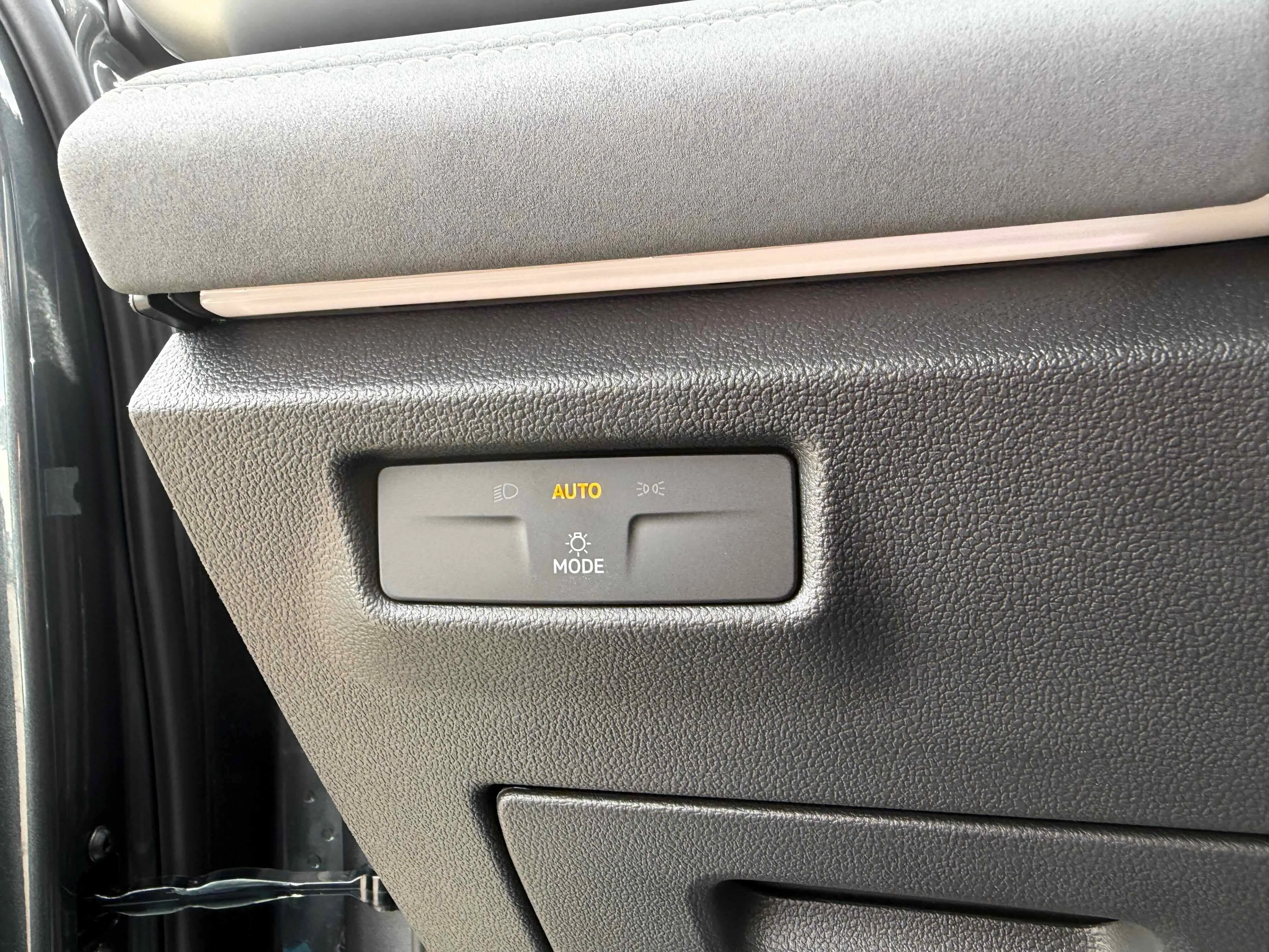 New 2026 Platinum Gray Volkswagen SE image 27