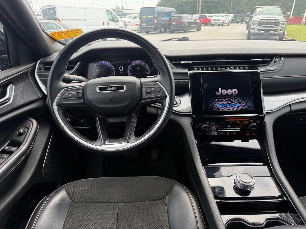 Used 2021 Black Jeep Altitude image 8
