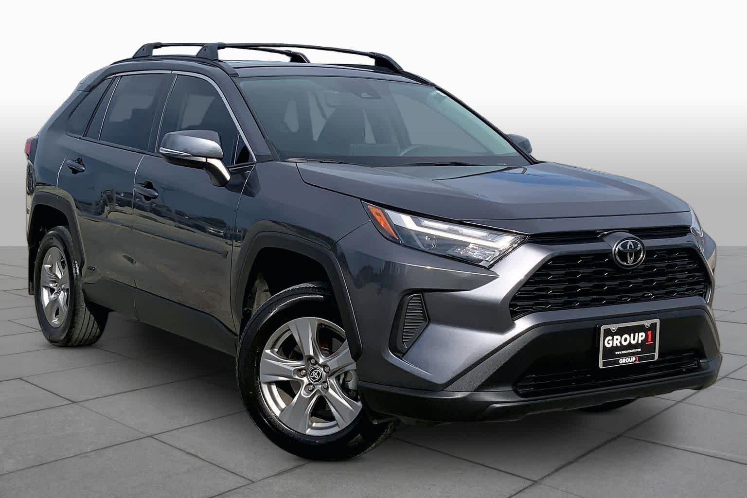 Used 2025 Magnetic Gray Metallic Toyota Hybrid XLE image 4