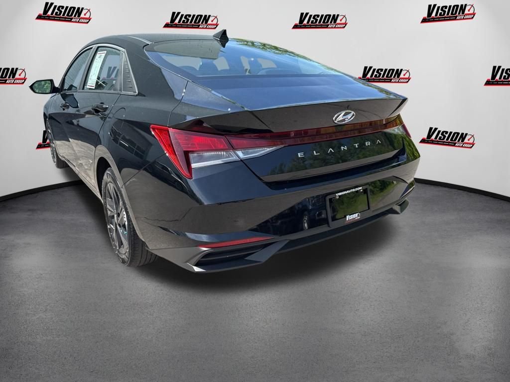 Used 2023 Black Hyundai SEL image 7