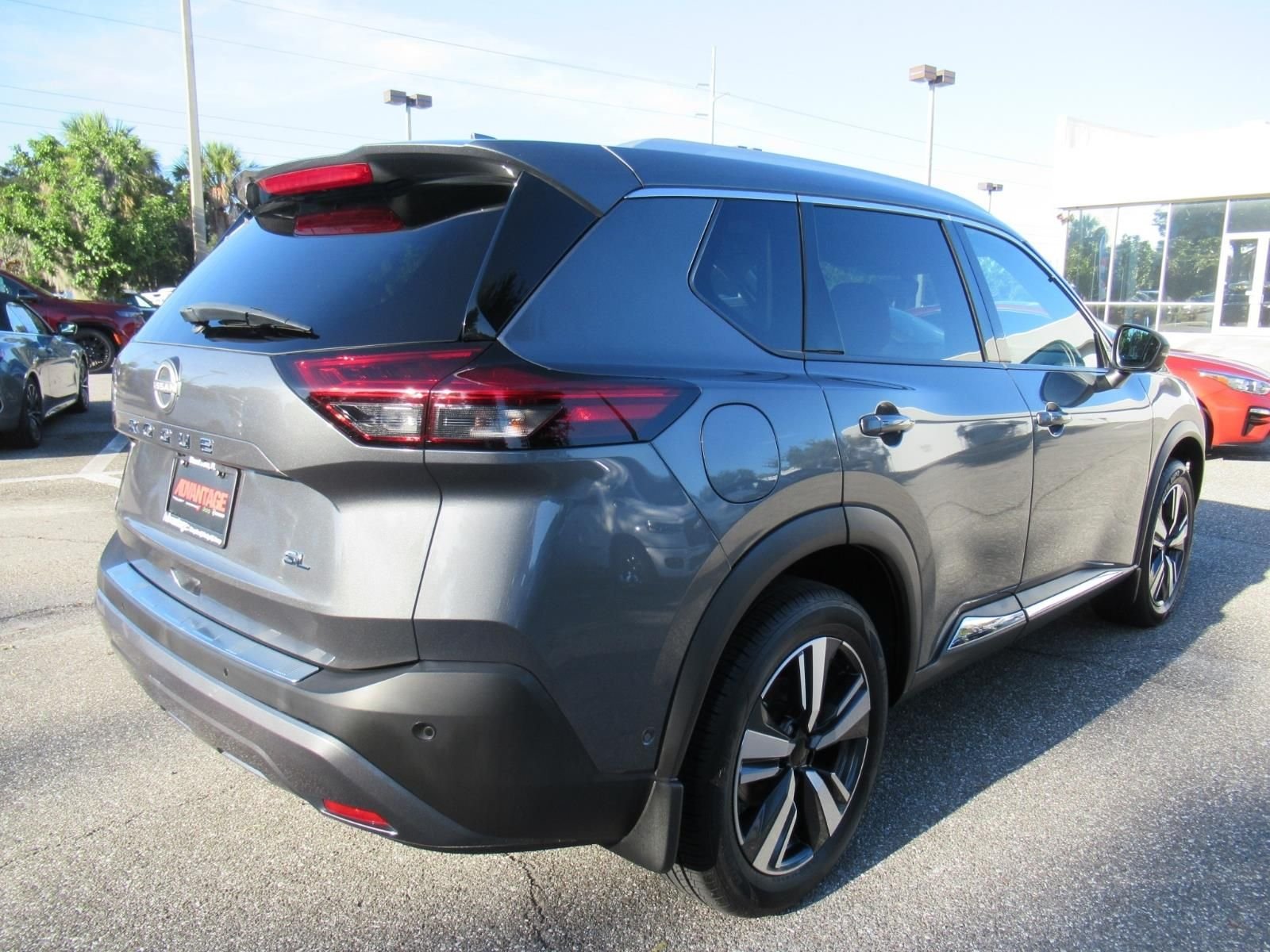Used 2022 Gray Nissan SL image 7