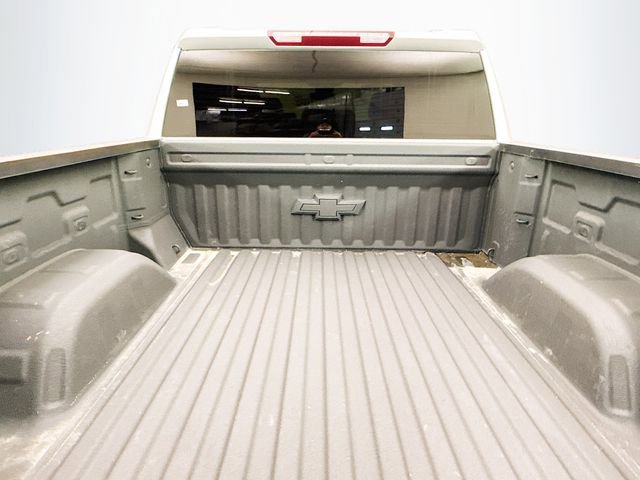 Used 2022 Silver Ice Metallic Chevrolet Custom image 25