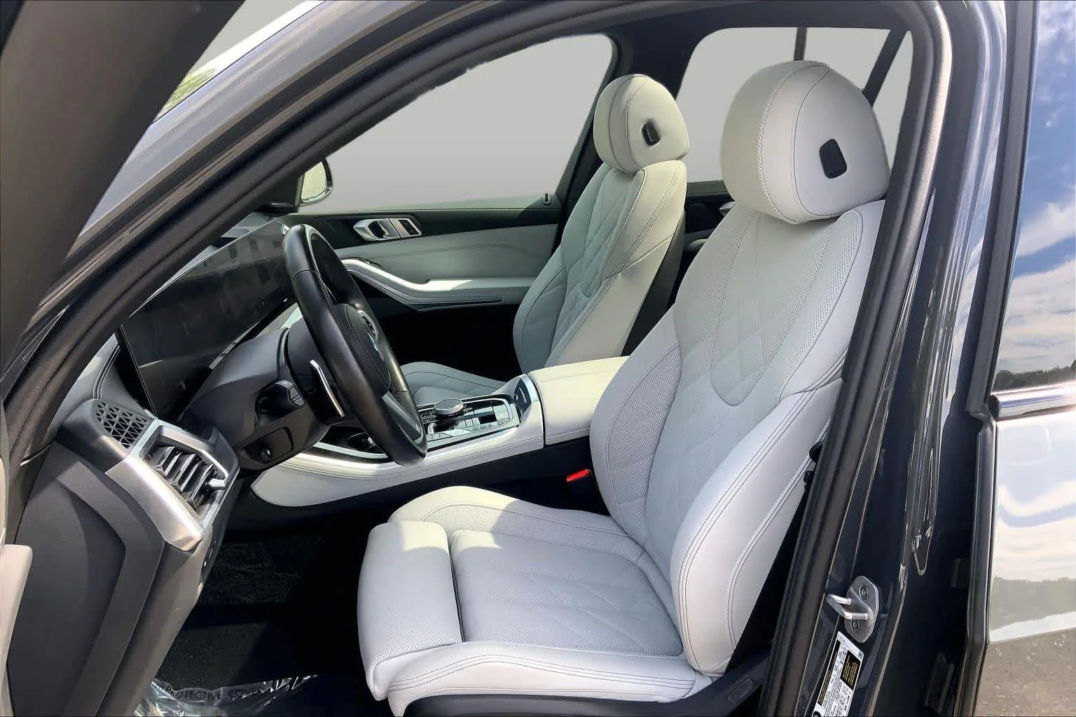 Used 2024 Gray Metallic BMW xDrive40i image 9