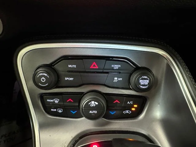 Used 2020 Pitch Black Clearcoat Dodge SXT image 15