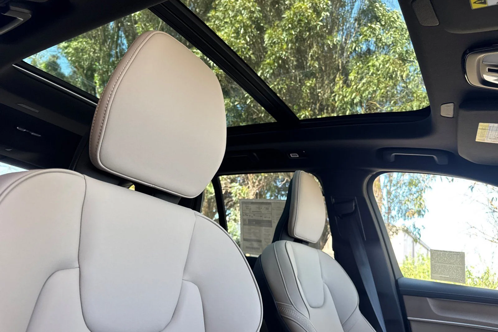New 2026 Denim Blue Volvo T8 Plus 7-Seater image 20