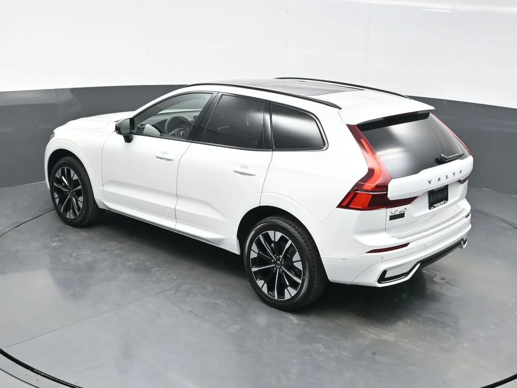 Used 2026 Crystal White Volvo Plus image 38