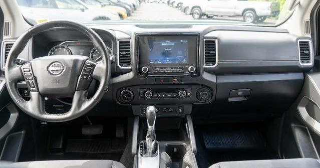Used 2023 Green Nissan SV image 14
