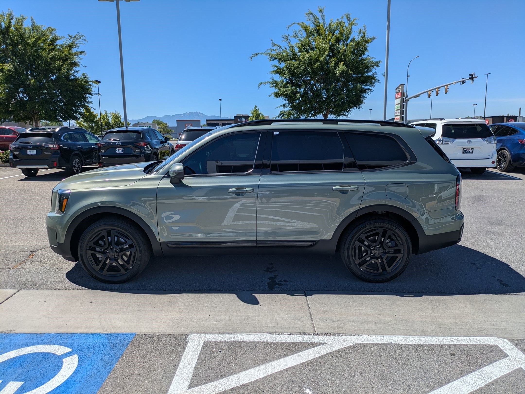 Used 2025 Jungle Green Kia EX X-Line image 7