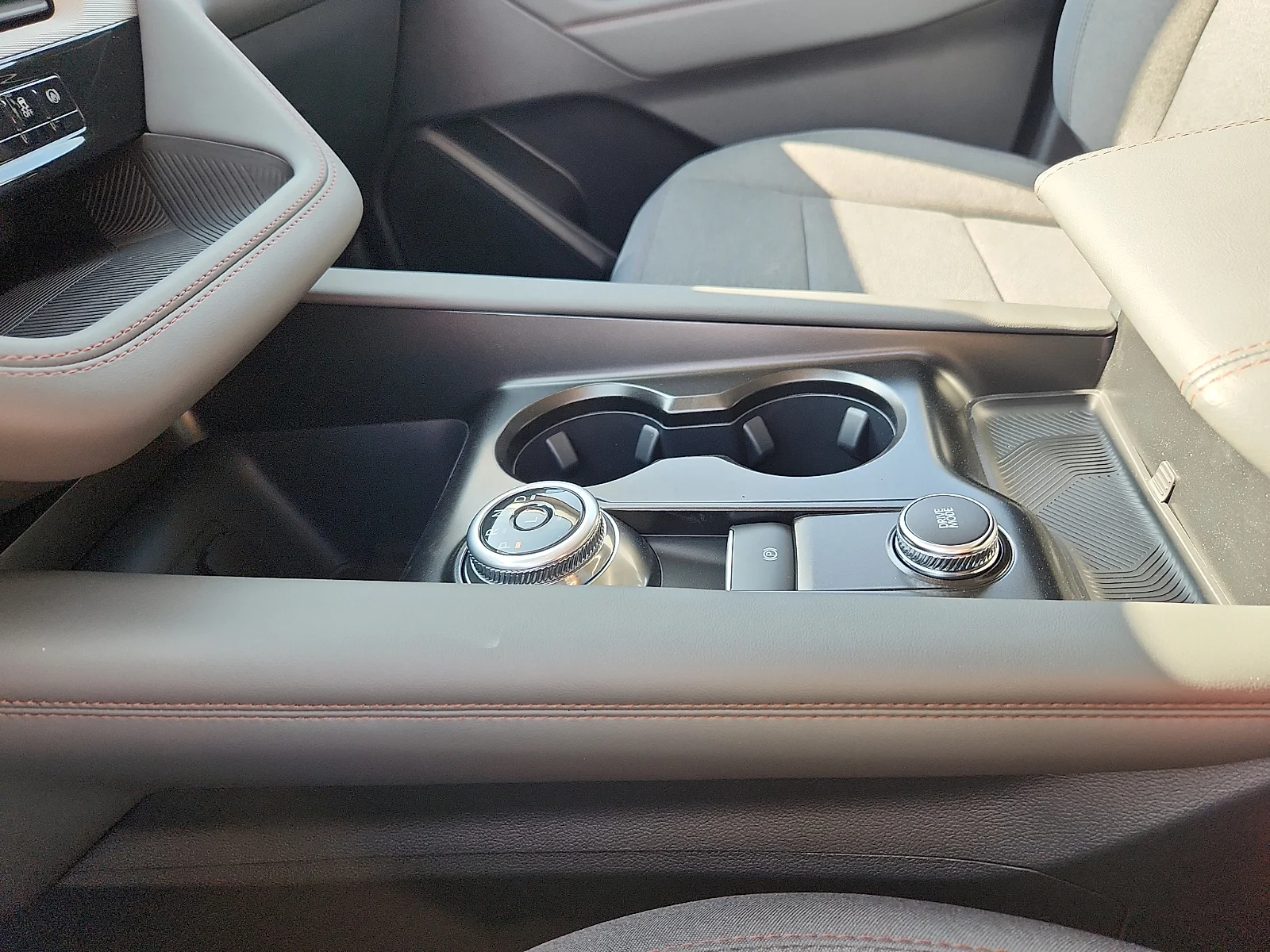 New 2026 Space White Metallic Ford Active 100A image 25